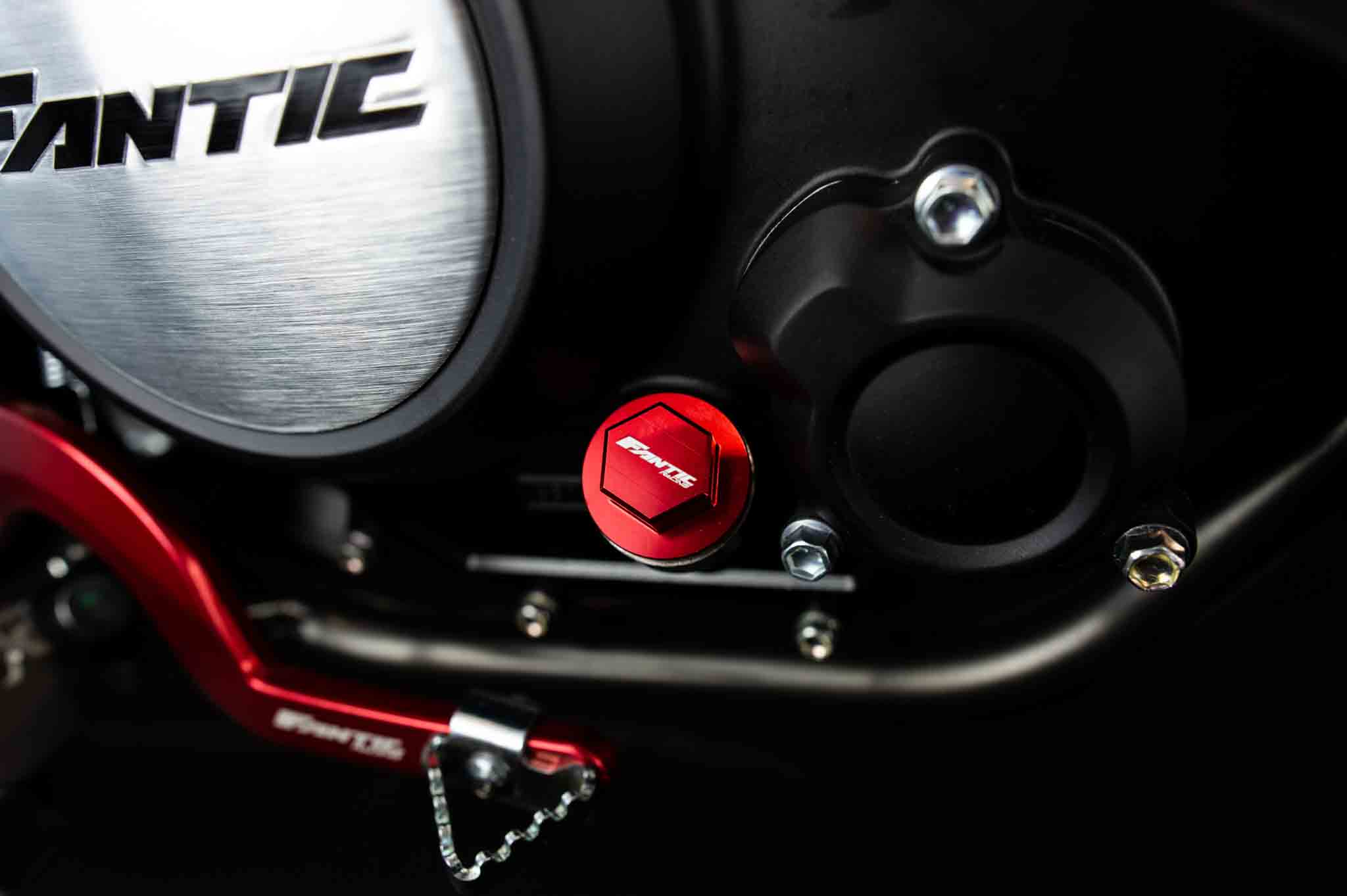 Fantic Motor: Oil Laod Plug Racing